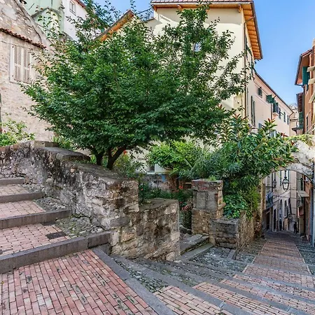 In With 1 Bedrooms And Wifi San Remo